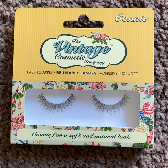 False Strip Lashes by The Vintage Cosmetic Comp. - Picture 3 of 4